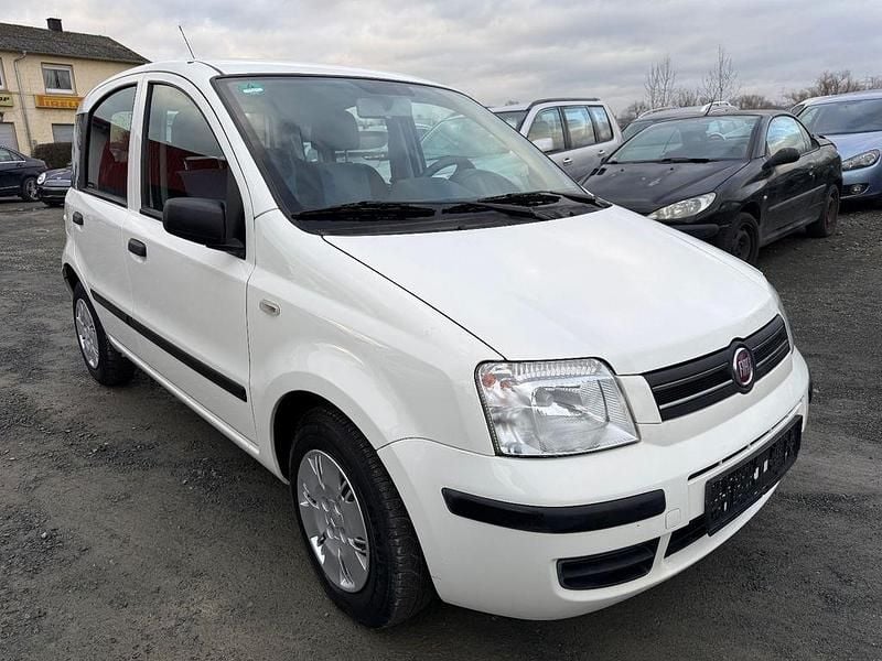 Weiß Gebraucht 2009 Fiat Panda Dynamic Limousine | 1.650 € (Fairer Preis) - Bild 1/4