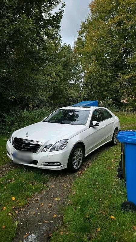 Weiß Gebraucht 2010 Mercedes E350 Limousine | 15.500 € (Etwas zu teuer) - Bild 1/4