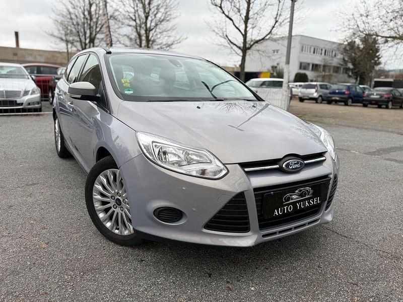 Gebraucht Ford Focus Trend 101 PS (74 kW) 2014 Silber Limousine