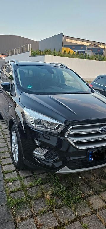 Schwarz Gebraucht 2019 Ford Kuga Titanium SUV | 12.500 € (Guter Preis) - Bild 1/4