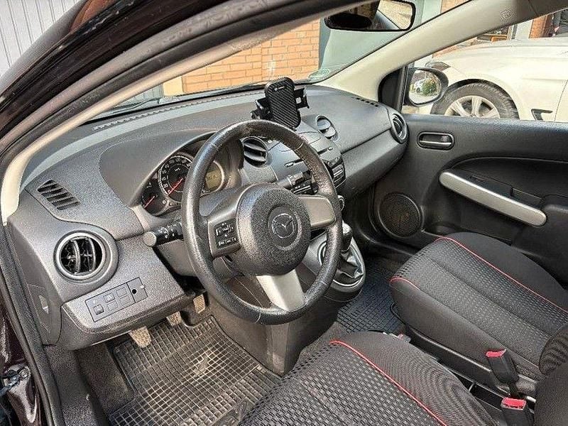 Gebraucht Mazda 2 Center-Line 84 PS (61 kW) 2012 Braun Kleinwagen