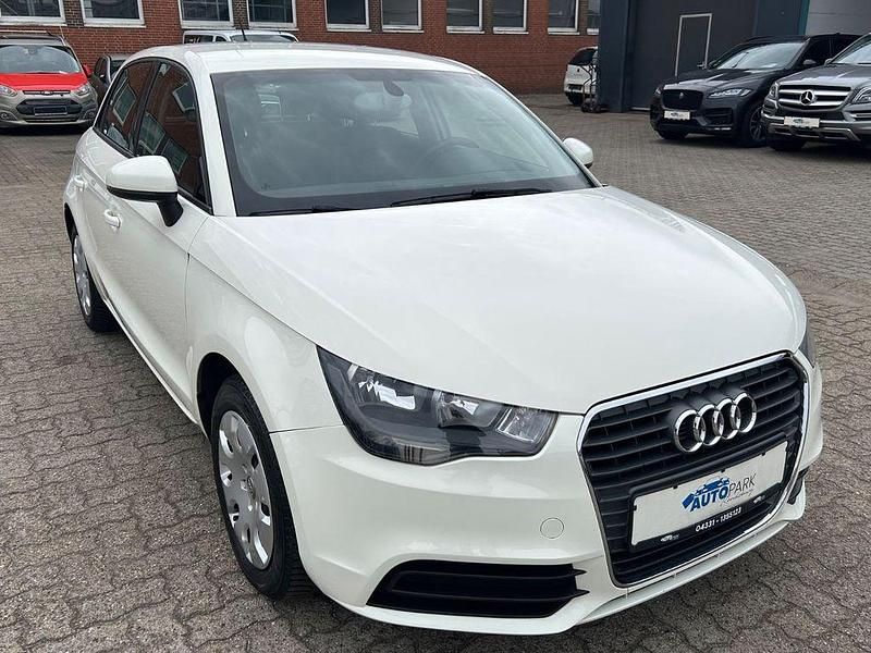 Gebraucht Audi A1 Sportback Attraction 86 PS (63 kW) 2013 Weiß Kleinwagen