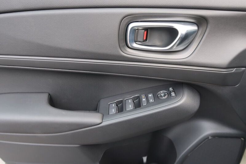 Gebraucht Honda HR-V Elegance 131 PS (96 kW) 2023 Sand khaki p. SUV