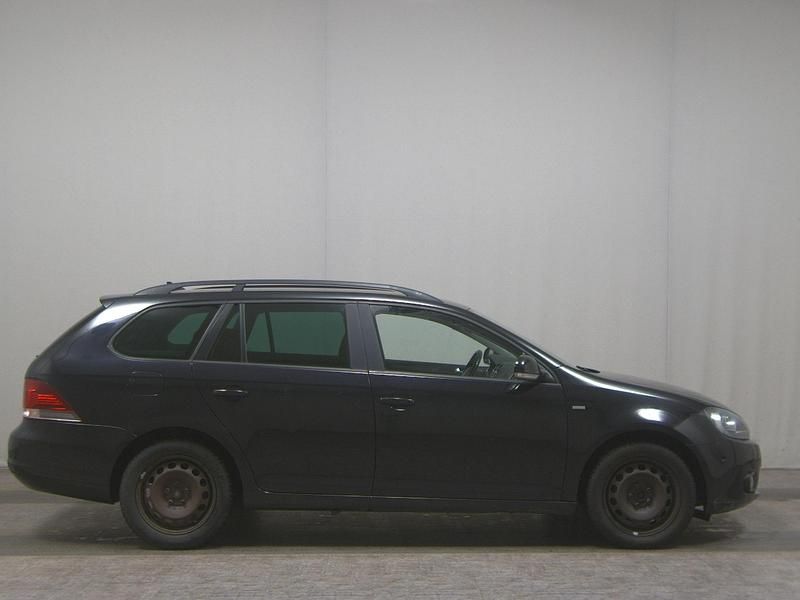 Gebraucht VW Golf VI Match 105 PS (77 kW) 2013 Deep black perleffekt Kleinwagen