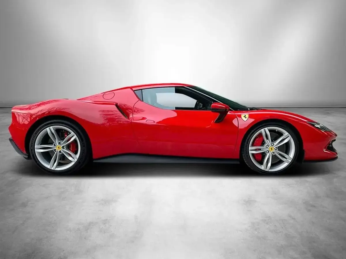 Gebraucht Ferrari 296 829 PS (609 kW) 2023 Rot Coupé