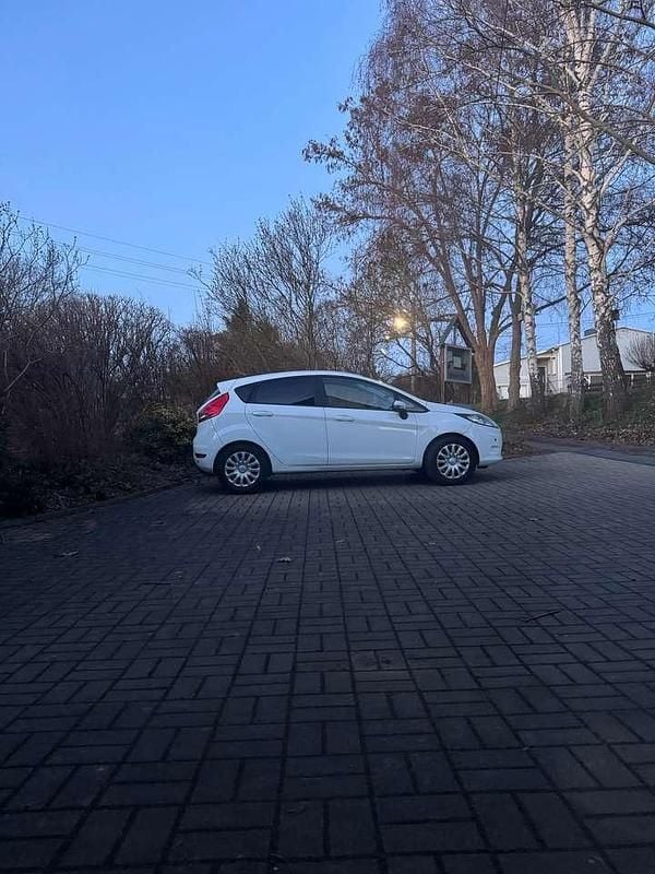 Gebraucht Ford Fiesta Titanium 120 PS (88 kW) 2009 Weiß Kleinwagen