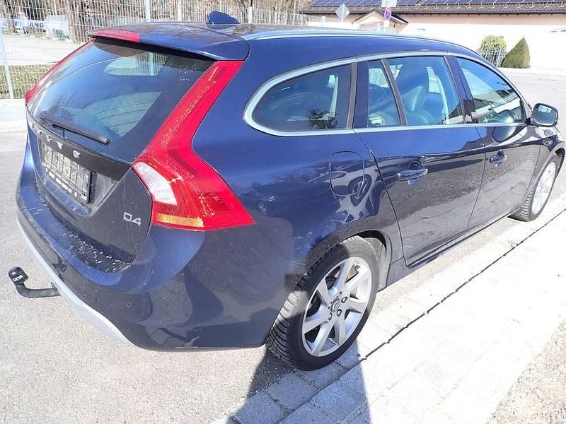 Gebraucht Volvo V60 Summum 163 PS (119 kW) 2012 Blau Kombi