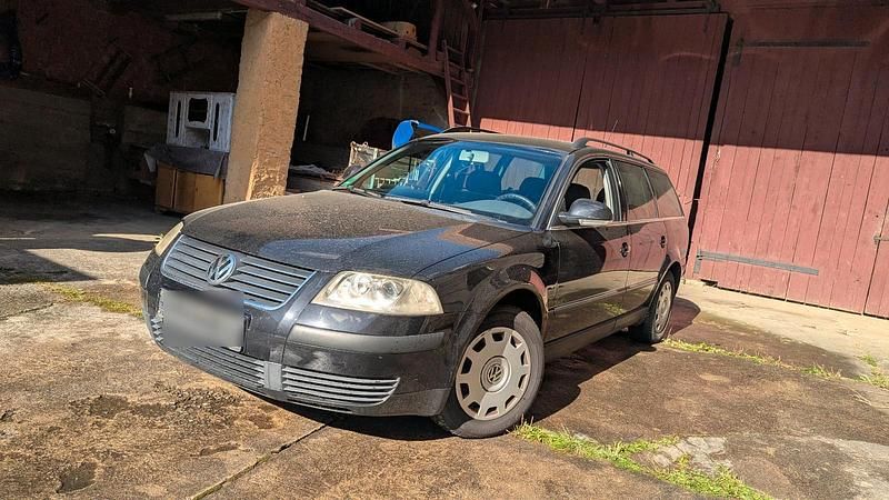 Schwarz Gebraucht 2004 VW Passat Kombi | 1.150 € (Guter Preis) - Bild 1/4