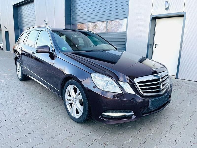 Braun Gebraucht 2012 Mercedes E350 Kombi | 10.780 € (Guter Preis) - Bild 1/4
