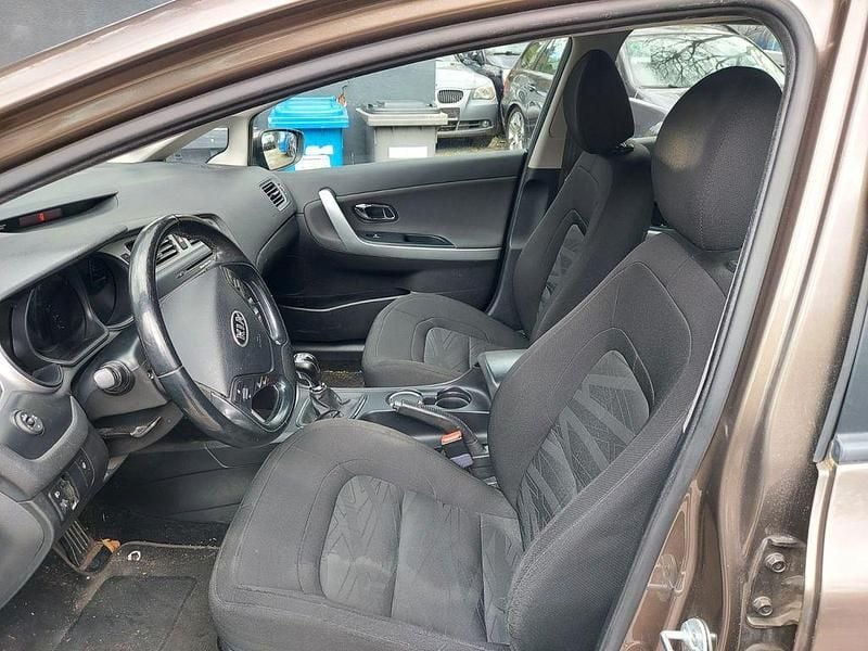 Gebraucht Kia Ceed Edition 7 90 PS (66 kW) 2013 Beige Kleinwagen