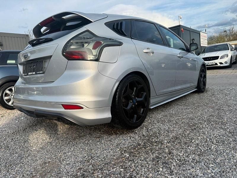 Gebraucht Ford Focus Sport 105 PS (77 kW) 2011 Grau Kleinwagen