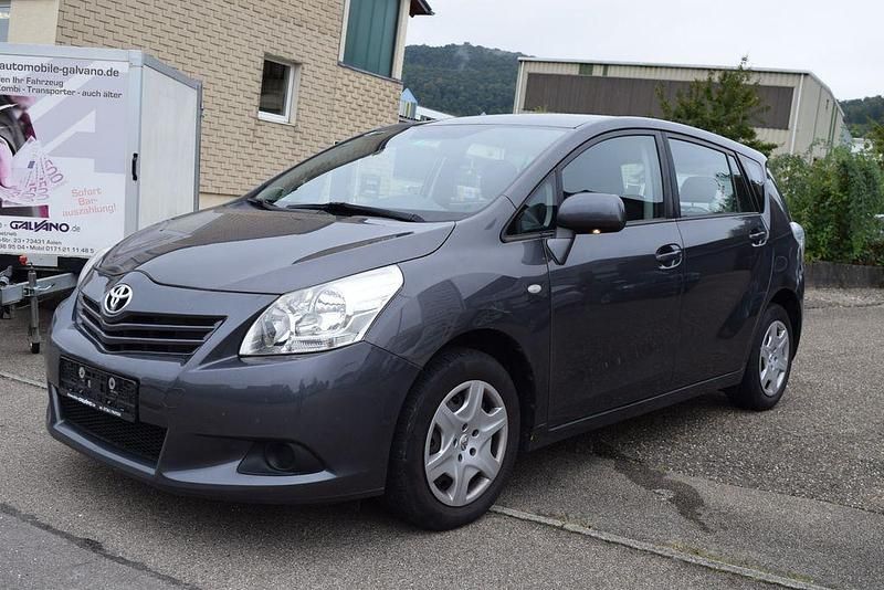 Grey metallic Gebraucht 2011 Toyota Verso Basis Van / Kleinbus | 7.980 € (Fairer Preis) - Bild 1/4