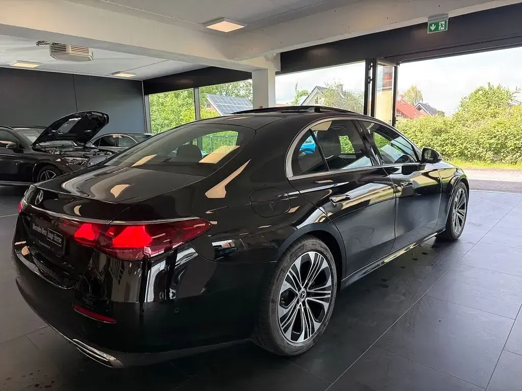 Gebraucht Mercedes E220 Advanced 198 PS (145 kW) 2025 Lack obsidianschwarz Limousine