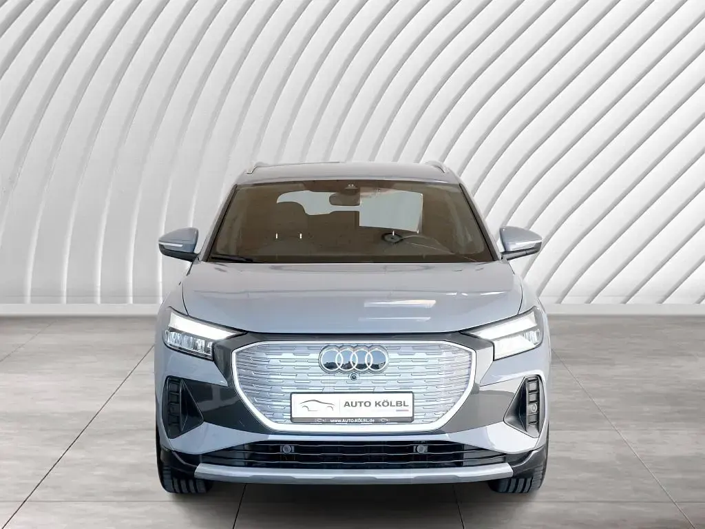 Gebraucht Audi Q4 e-tron Basis 125 kW (170 PS) 2023 Kieselgrau SUV