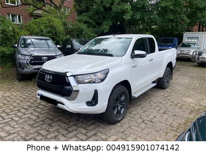 Silber metallic Gebraucht 2016 Toyota HiLux Sport Abholung | 29.000 € - Bild 1/4