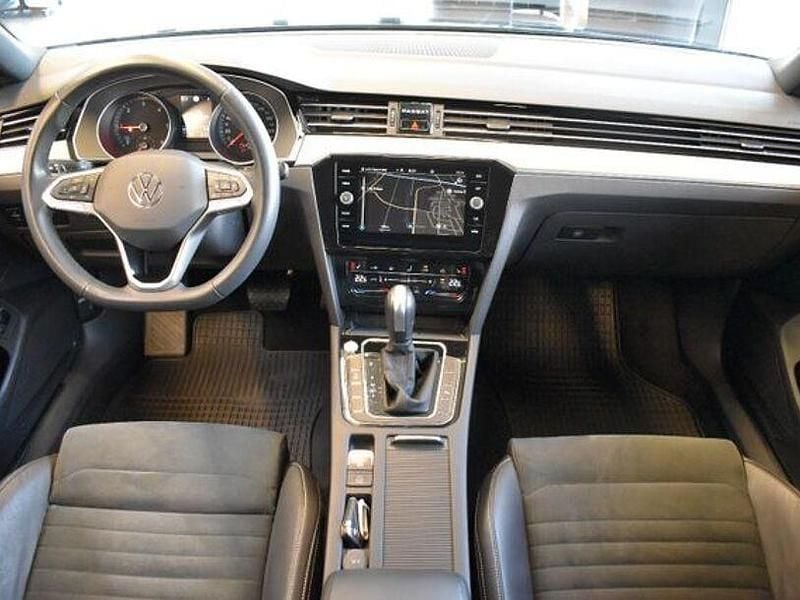 Gebraucht VW Passat Elegance 200 PS (147 kW) 2022 Blau Kombi