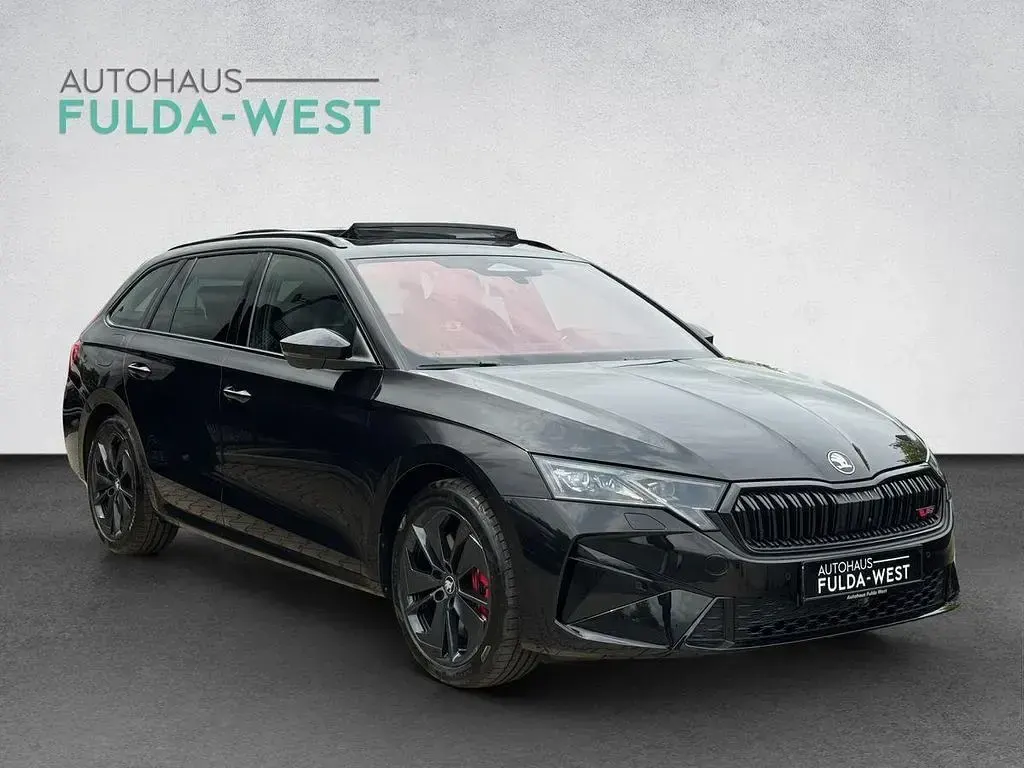 Neu Skoda Octavia RS 265 PS (194 kW) 2025 Blackmagic perleffekt Kombi