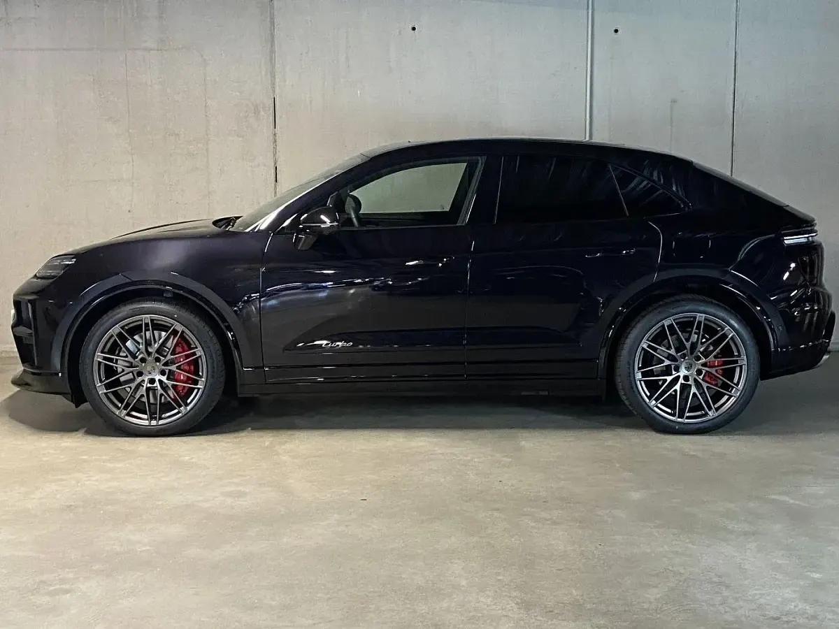 Neu Porsche Macan Turbo 469 kW (639 PS) 2026 Tiefschwarzmetallic SUV
