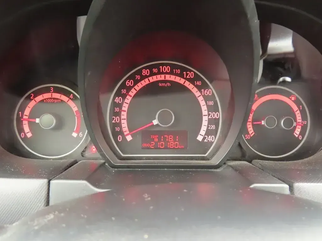 Używany Kia Ceed 116 KM (85 kW) 2013 Beżowy Hatchback