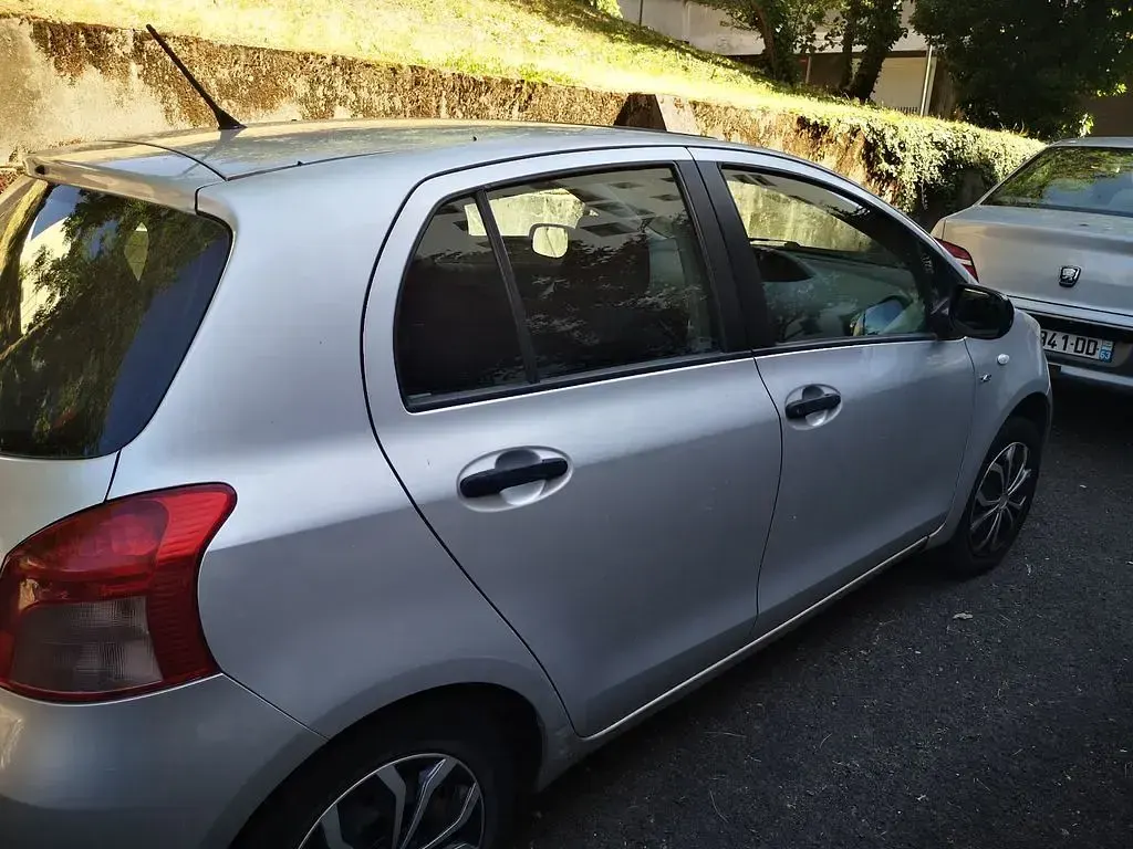 Gebraucht Toyota Yaris Sol 87 PS (63 kW) 2007 Silber Kleinwagen