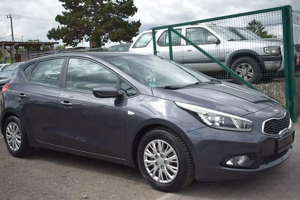Gebraucht Kia Ceed 99 PS (72 kW) 2013 (e5b) dark gun metal Kleinwagen