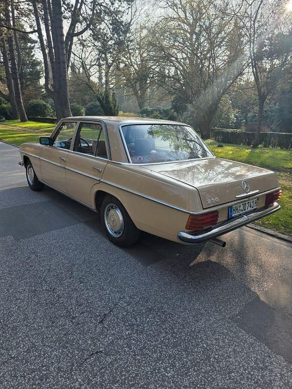 Gebraucht Mercedes 230 120 PS (88 kW) 1974 Beige Limousine