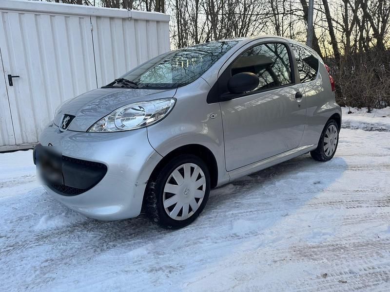 Gebraucht Peugeot 107 68 PS (50 kW) 2006 Silber Kleinwagen