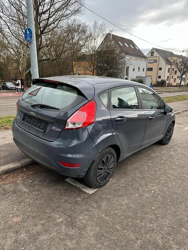 Gebraucht Ford Fiesta 100 PS (73 kW) 2014 Grau Kleinwagen