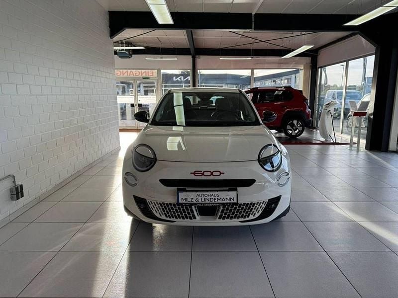 Gebraucht Fiat 600E Red 114 kW (156 PS) 2025 Weiß SUV