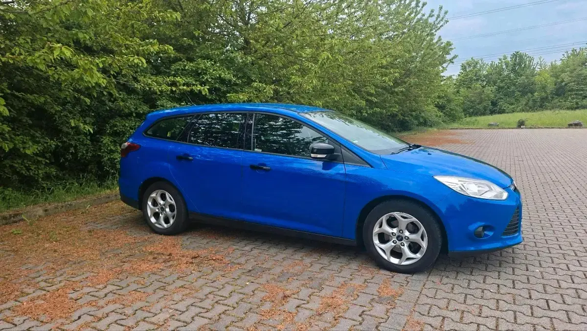 Gebraucht Ford Focus Trend 115 PS (84 kW) 2014 Blau Kombi