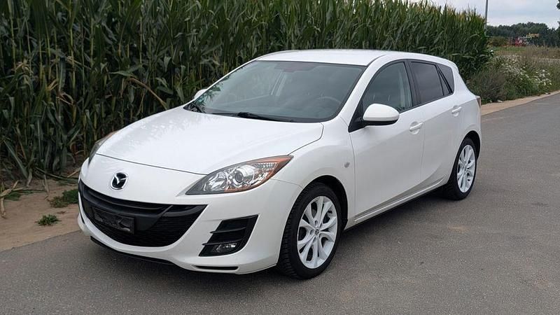Weiß Gebraucht 2011 Mazda 3 Active Plus Limousine | 4.900 € (Fairer Preis) - Bild 1/4