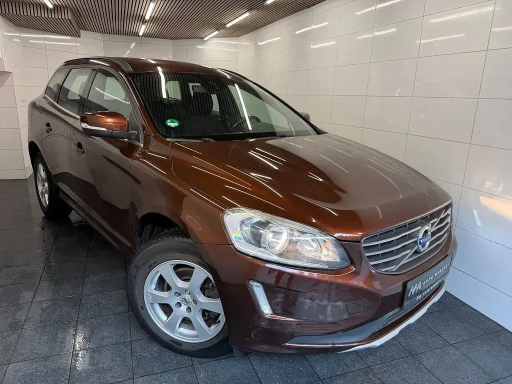 Gebraucht Volvo XC60 Momentum 150 PS (110 kW) 2017 Braun SUV