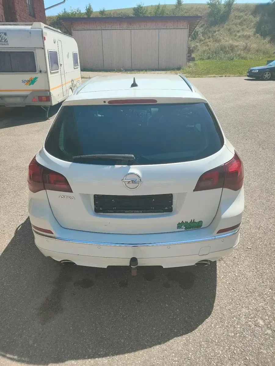Gebraucht Opel Astra 195 PS (143 kW) 2014 Weiß Kombi