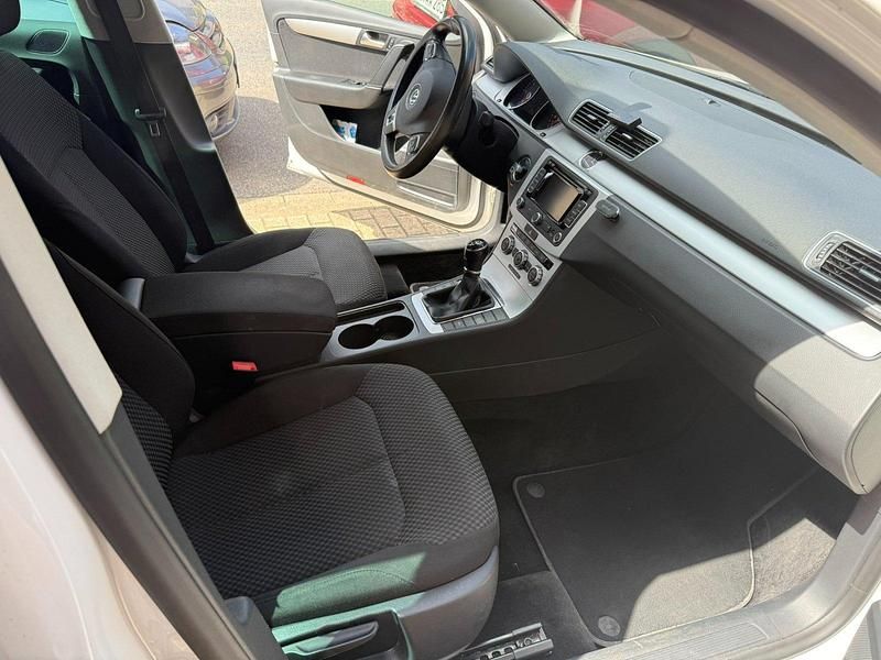 Gebraucht VW Passat 105 PS (77 kW) 2012 Weiß Kombi