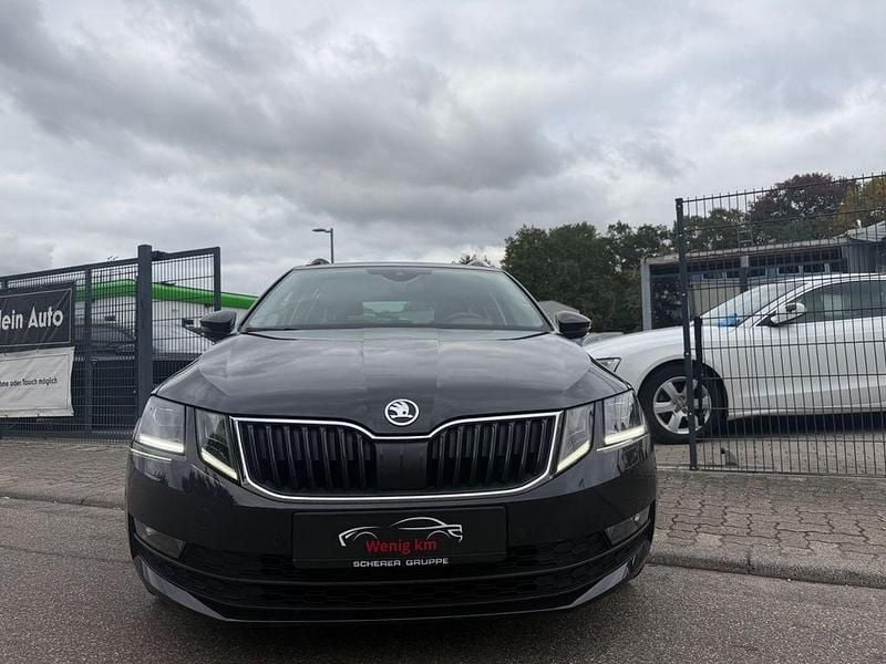 Schwarz Gebraucht 2020 Skoda Octavia Soleil Kombi | 20.900 € (Fairer Preis) - Bild 1/4