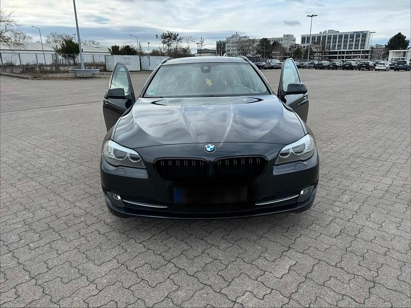 Gebraucht BMW 520 184 PS (135 kW) 2012 Grau Kombi