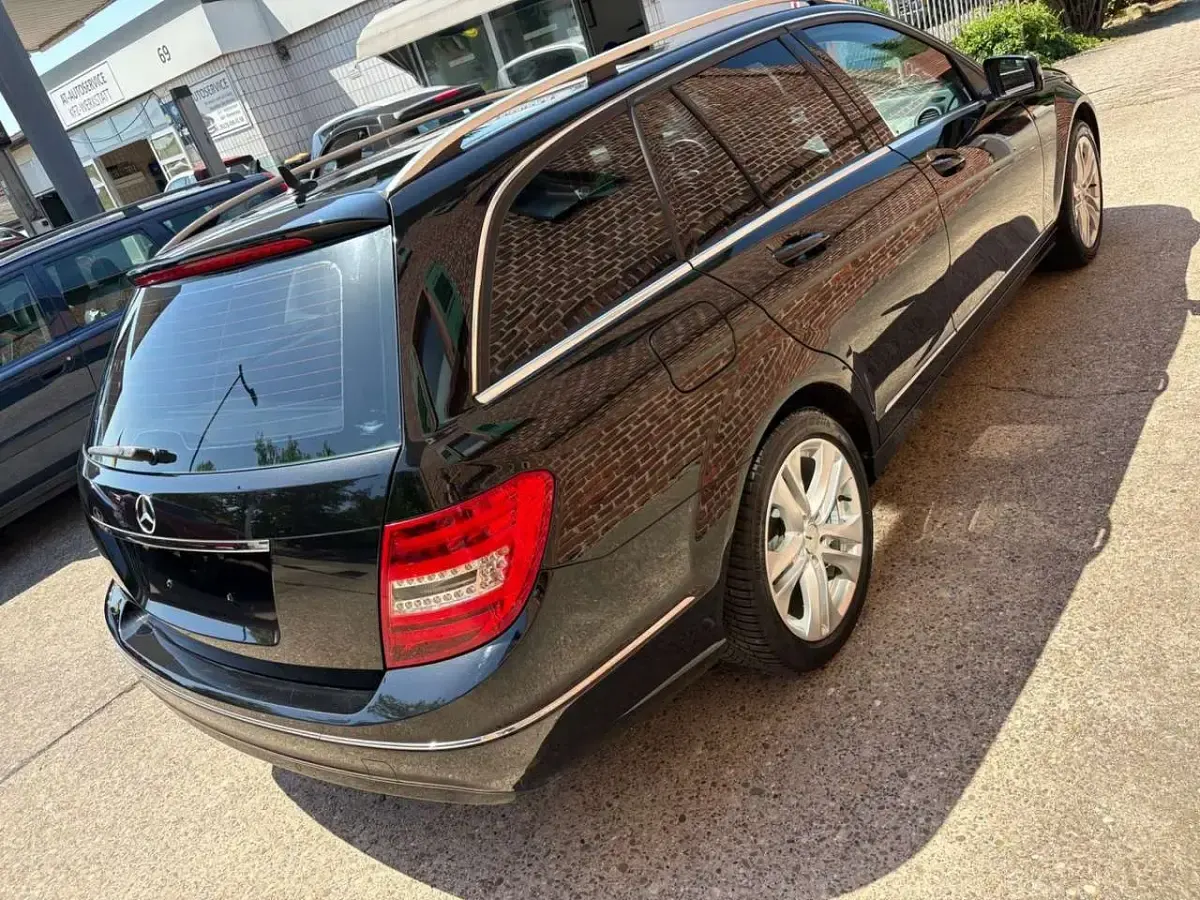 Gebraucht Mercedes C180 Avantgarde 156 PS (114 kW) 2013 Obsidianschwarz  metalliclack Kombi