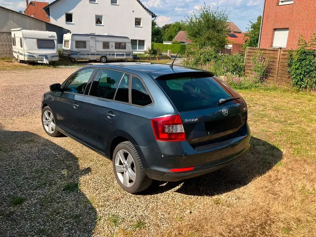Gebraucht Skoda Rapid Drive 86 PS (63 kW) 2015 Grau Kleinwagen