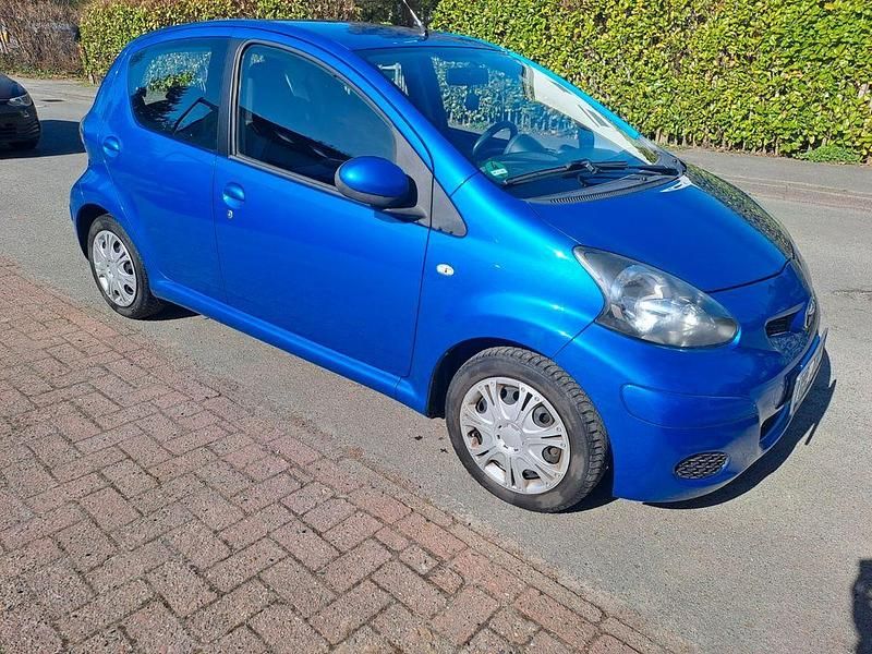 Gebraucht Toyota Aygo 68 PS (50 kW) 2010 Blau Kleinwagen