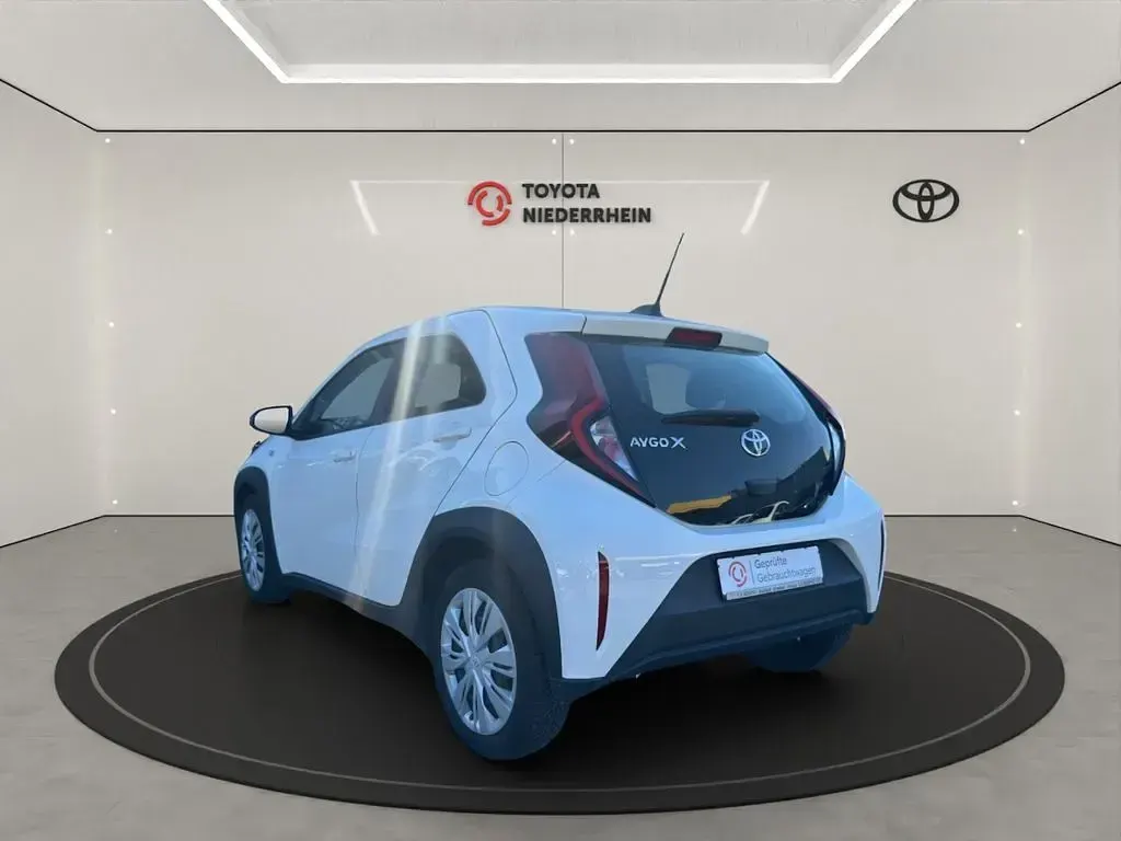 Gebraucht Toyota Aygo X X-play 72 PS (52 kW) 2022 Weiß SUV