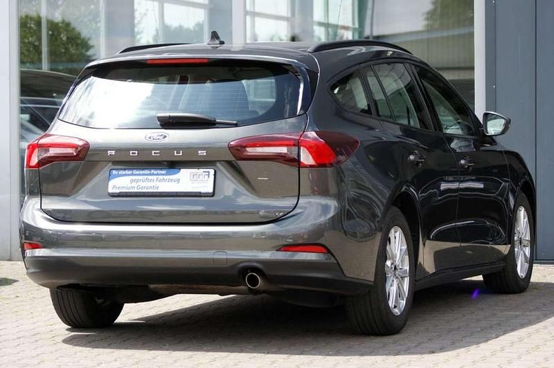 Gebraucht Ford Focus 120 PS (88 kW) 2022 Magnetic grau metallic Kombi