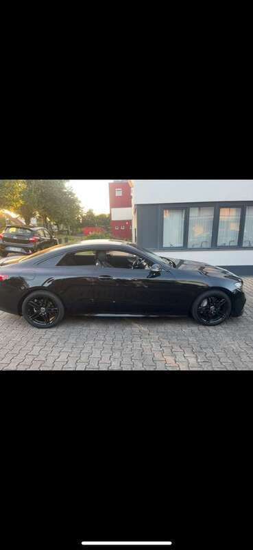 Schwarz Gebraucht 2019 Mercedes E300 Coupé | 34.000 € (Guter Preis) - Bild 1/4