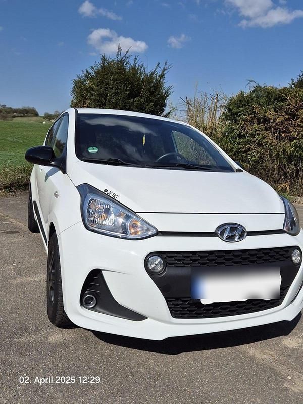 Weiß Gebraucht 2018 Hyundai i10 Passion Plus Kleinwagen | 10.000 € (Fairer Preis) - Bild 1/4