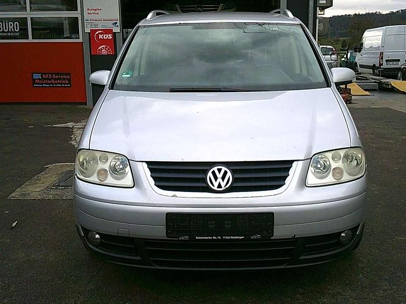Reflexsilber metallic Gebraucht 2005 VW Touran Highline Van / Kleinbus | 1.990 € (Superpreis) - Bild 1/4