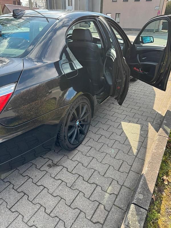 Gebraucht BMW 530 235 PS (172 kW) 2008 Schwarz Limousine