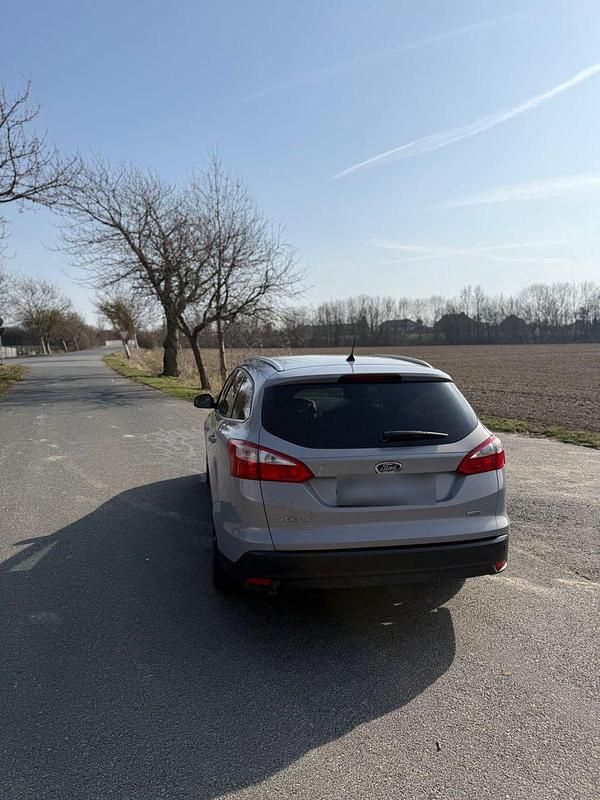 Używany Ford Focus Titanium 125 KM (91 kW) 2012 Szary Kombi