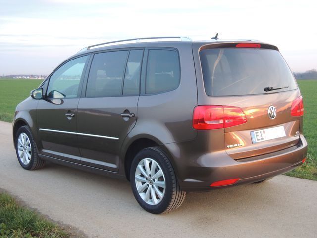 Gebraucht VW Touran Highline 105 PS (77 kW) 2013 Braun metallic Van / Kleinbus