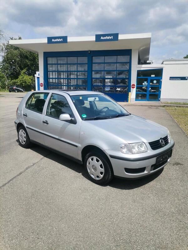 Silber Gebraucht 2001 VW Polo Limousine | 1.750 € (Etwas zu teuer) - Bild 1/4