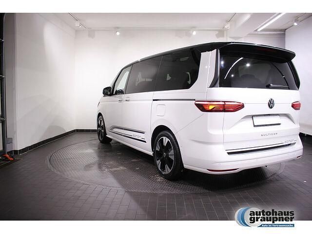 Gebraucht VW Multivan Life 150 PS (110 kW) 2022 Weiß Van / Kleinbus