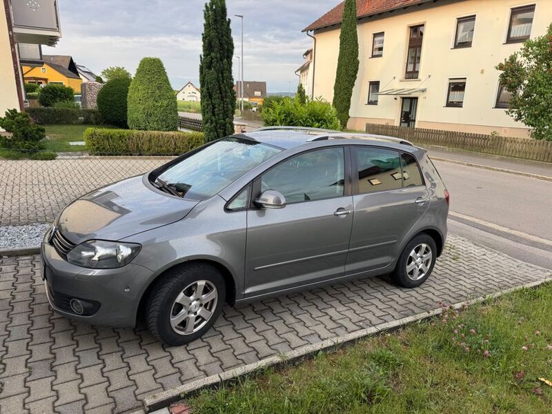 Schwarz Gebraucht 2011 VW Golf Plus Comfortline Van / Kleinbus | 5.800 € (Guter Preis) - Bild 1/4